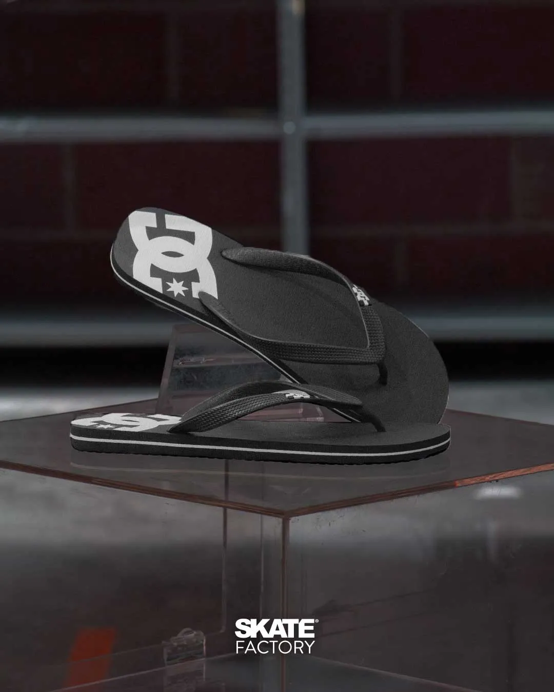 SANDALIAS PARA HOMBRE CON LOGO DC SHOES NEGRO BLANCO (BLW)